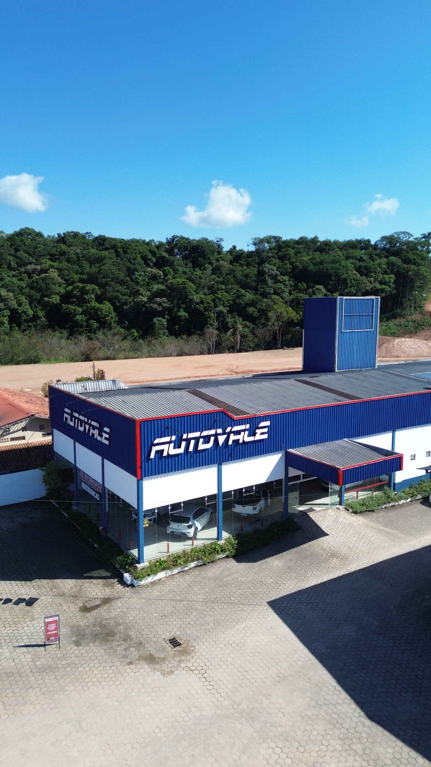Vista aérea da fachada da Autovale