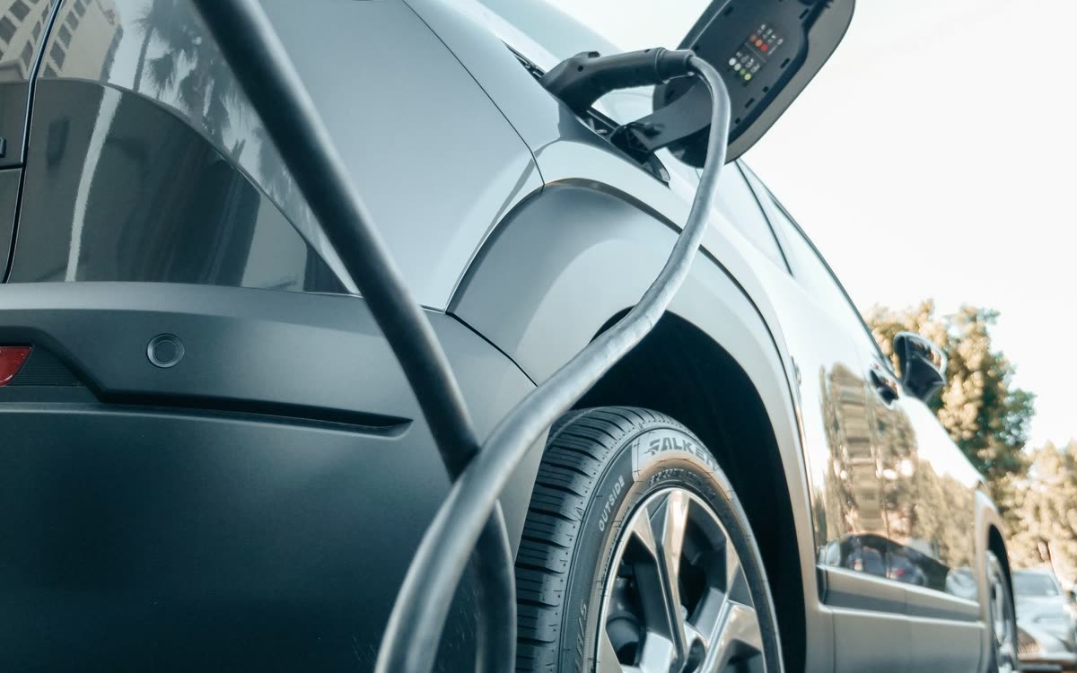Recarga de veículo elétrico na Autovale